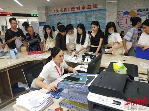 道县教育局政务窗口 主动加班服务，以创意服务赢民心